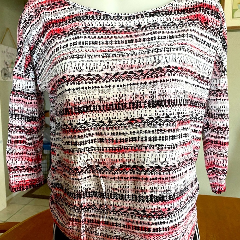 Women’s mid sleeve top.